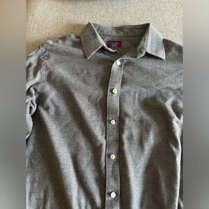 GRAY UNTUCKIT SHIRT